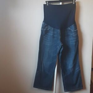 LAST CHANCE! DONATING SOON! Liz Lange Maternity Full panel Capri Jeans Size 2